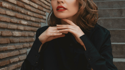 Gotycki minimalizm – mniej znaczy więcej w męskiej garderobie