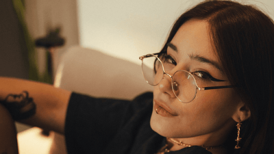 Castlecore na czerwonym dywanie – jak gotycka estetyka zdobywa świat mody