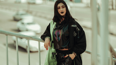 Skórzane spódnice gotyckie – od punkowej rebelii po elegancję